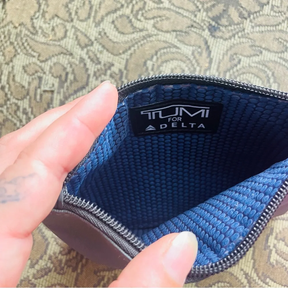 TUMI gray travel makeup accessories zipper bag